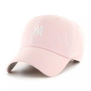 MLB New York Yankees Base Runner '47 Clean Up Baseball Cap - cute smaller logo!